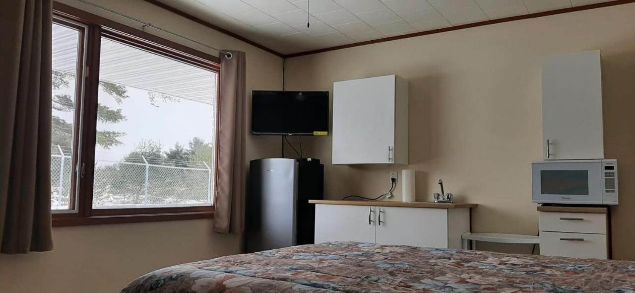 Super Nights Inn Су Сент Мари Екстериор снимка