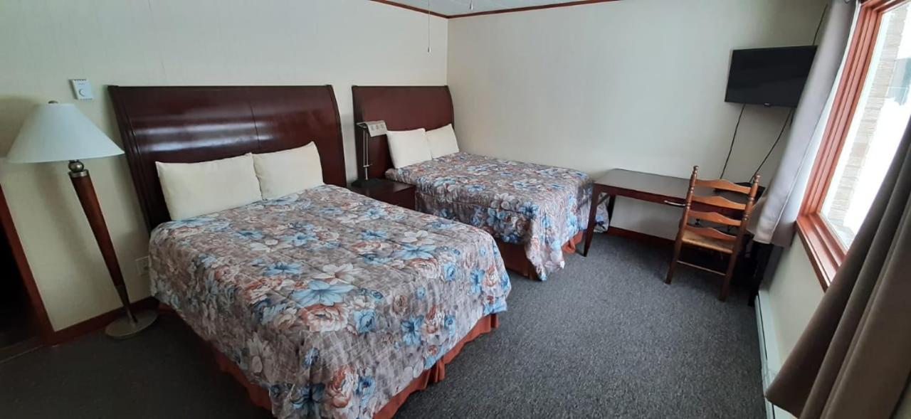 Super Nights Inn Су Сент Мари Екстериор снимка