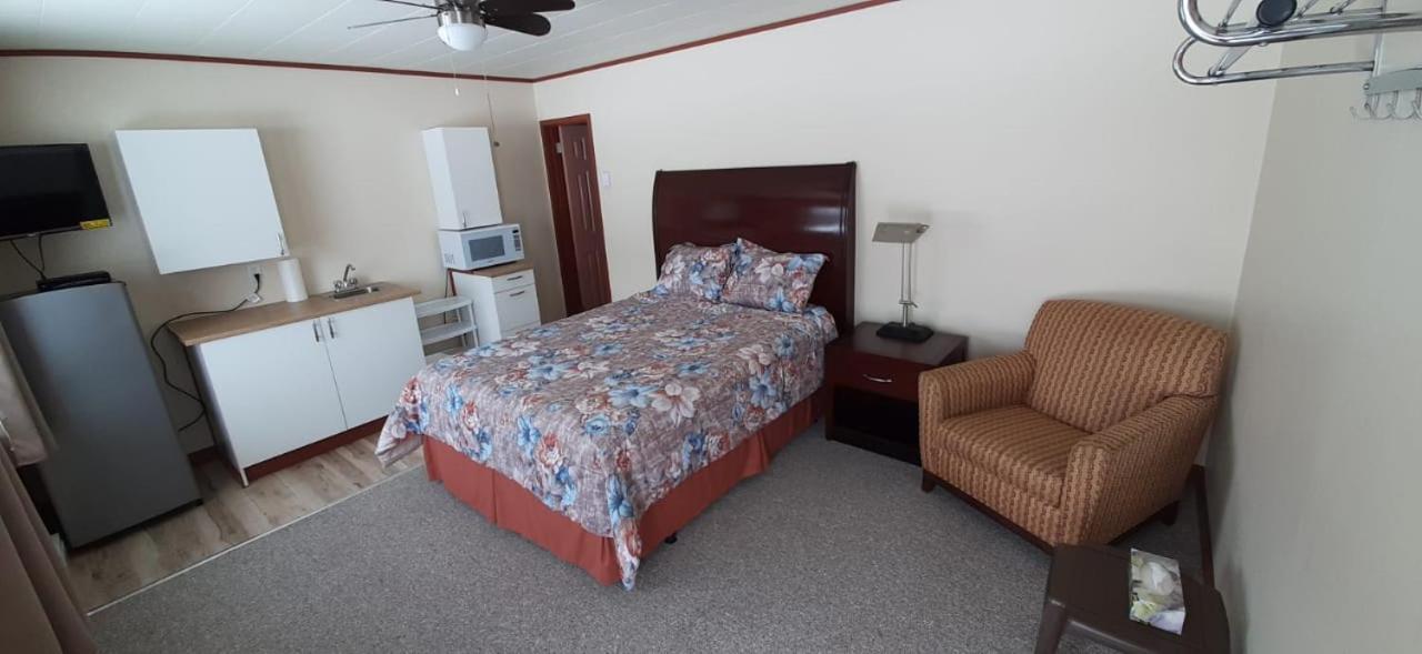 Super Nights Inn Су Сент Мари Екстериор снимка